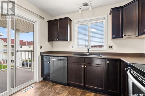 4 5004 James Hill Road, Regina, SK - Indoor Photo Showing Kitchen