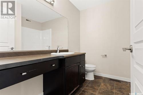 4 5004 James Hill Road, Regina, SK - Indoor Photo Showing Bathroom