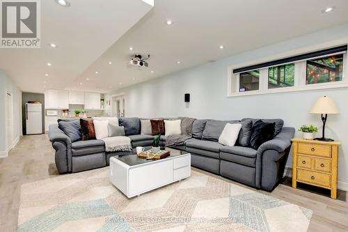 112 Headwind Boulevard, Vaughan, ON - Indoor Photo Showing Living Room