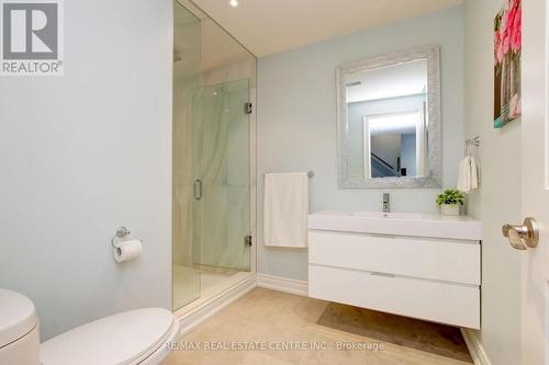 112 Headwind Boulevard, Vaughan, ON - Indoor Photo Showing Bathroom