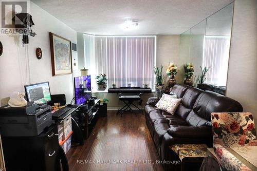 2722 - 68 Corporate Drive, Toronto (Woburn), ON - Indoor Photo Showing Living Room