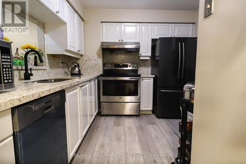 2722 - 68 Corporate Drive, Toronto (Woburn), ON - Indoor Photo Showing Kitchen