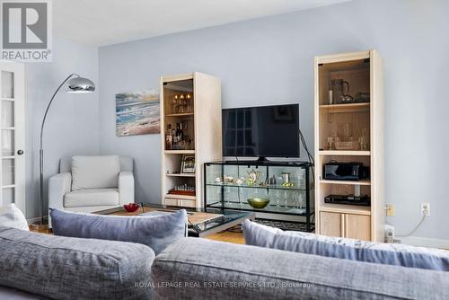 19 Terryellen Crescent, Toronto, ON - Indoor Photo Showing Living Room