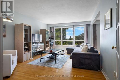 19 Terryellen Crescent, Toronto, ON - Indoor Photo Showing Living Room