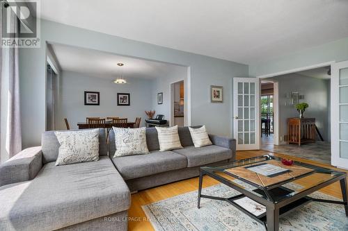 19 Terryellen Crescent, Toronto, ON - Indoor Photo Showing Living Room