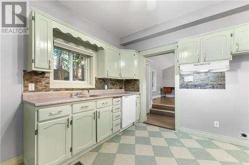 701 Boundary Road, Pembroke, ON - Indoor Photo Showing Kitchen