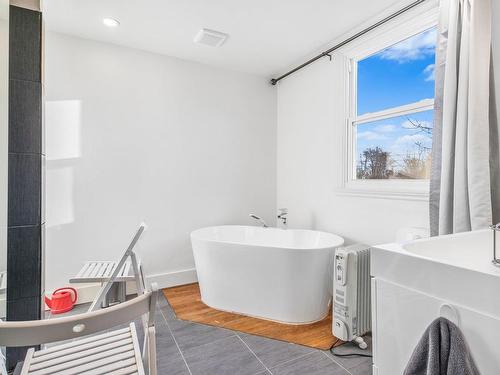 Ensuite bathroom - 158 Bexhill Drive, Beaconsfield, QC - Indoor Photo Showing Bathroom