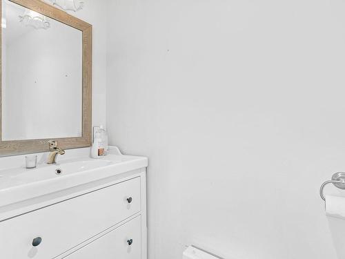 Powder room - 158 Bexhill Drive, Beaconsfield, QC - Indoor Photo Showing Bathroom