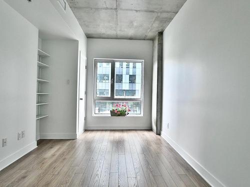 Master bedroom - 305-1150 Rue St-Denis, Montréal (Ville-Marie), QC - Indoor Photo Showing Other Room