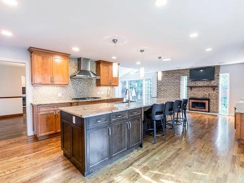 Cuisine - 452 Crois. Jubilee, Beaconsfield, QC - Indoor Photo Showing Kitchen With Upgraded Kitchen