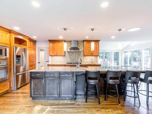 Cuisine - 452 Crois. Jubilee, Beaconsfield, QC - Indoor Photo Showing Kitchen With Upgraded Kitchen