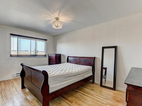 Chambre Ã  coucher principale - 8754 Rue Gloria, Montréal (Lasalle), QC - Indoor Photo Showing Bedroom