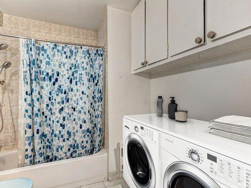 Bathroom - 8754 Rue Gloria, Montréal (Lasalle), QC - Indoor Photo Showing Laundry Room