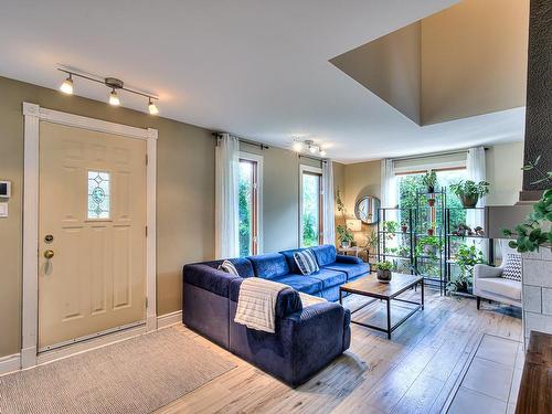 Salon - 772 Rue Galbrand, Laval (Sainte-Dorothée), QC - Indoor Photo Showing Living Room