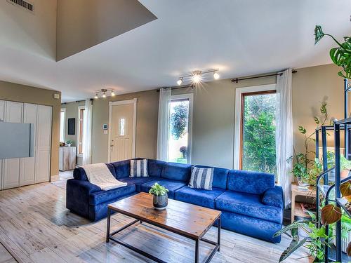 Salon - 772 Rue Galbrand, Laval (Sainte-Dorothée), QC - Indoor Photo Showing Living Room