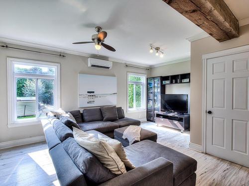 Salle familiale - 772 Rue Galbrand, Laval (Sainte-Dorothée), QC - Indoor Photo Showing Living Room