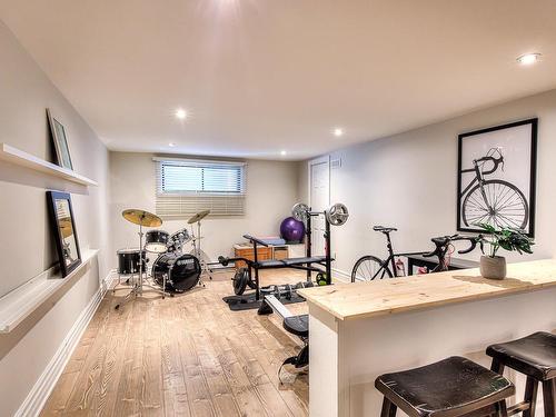 Salle d'exercice - 772 Rue Galbrand, Laval (Sainte-Dorothée), QC - Indoor Photo Showing Gym Room