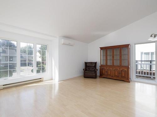 Living room - 85 Rue De Neuville, L'Île-Perrot, QC - Indoor Photo Showing Other Room