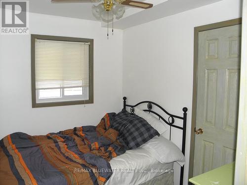 6209 London Road, Lambton Shores (Kettle Point), ON - Indoor Photo Showing Bedroom