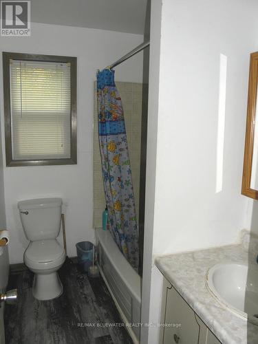 6209 London Road, Lambton Shores (Kettle Point), ON - Indoor Photo Showing Bathroom