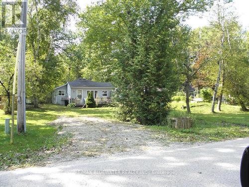 6209 London Road, Lambton Shores (Kettle Point), ON - Outdoor