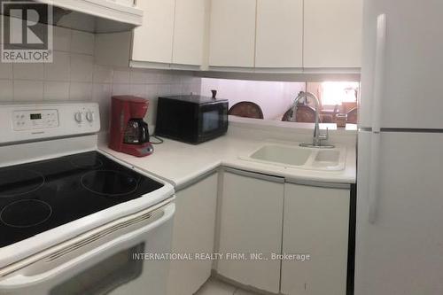 1108 - 7 Bishop Avenue, Toronto, ON - Indoor Photo Showing Kitchen