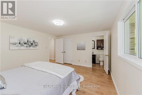 98 Keats Walk, Waterloo, ON - Indoor Photo Showing Bedroom