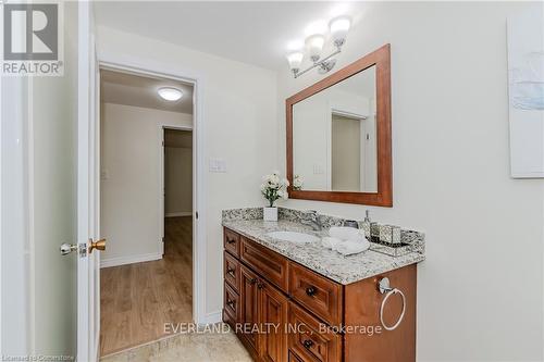 98 Keats Walk, Waterloo, ON - Indoor Photo Showing Bathroom