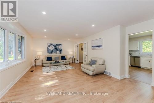 98 Keats Walk, Waterloo, ON - Indoor Photo Showing Living Room