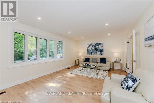 98 Keats Walk, Waterloo, ON - Indoor Photo Showing Living Room