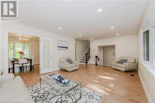 98 Keats Walk, Waterloo, ON - Indoor Photo Showing Living Room