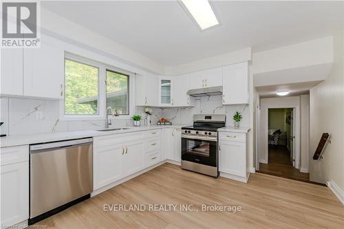 98 Keats Walk, Waterloo, ON - Indoor Photo Showing Kitchen