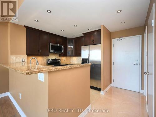 Ph3 - 75 King Street E, Mississauga (Cooksville), ON - Indoor Photo Showing Kitchen