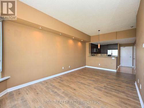 Ph3 - 75 King Street E, Mississauga (Cooksville), ON - Indoor Photo Showing Kitchen