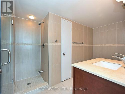 Ph3 - 75 King Street E, Mississauga (Cooksville), ON - Indoor Photo Showing Bathroom