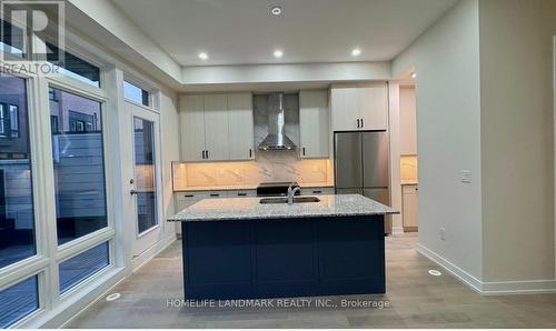 135 Credit Lane, Richmond Hill, ON - Indoor Photo Showing Kitchen