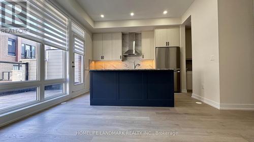 135 Credit Lane, Richmond Hill, ON - Indoor Photo Showing Kitchen