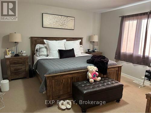 4236 Thomas Alton Boulevard, Burlington, ON - Indoor Photo Showing Bedroom