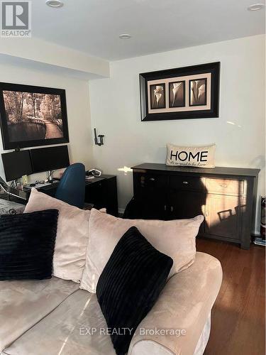 4236 Thomas Alton Boulevard, Burlington, ON - Indoor Photo Showing Bedroom