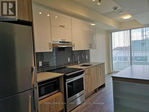 1013 - 180 Fairview Mall Drive, Toronto (Don Valley Village), ON - Indoor Photo Showing Kitchen With Upgraded Kitchen