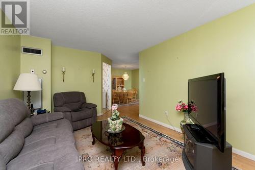 307 - 12 Laurelcrest Street, Brampton, ON - Indoor Photo Showing Living Room