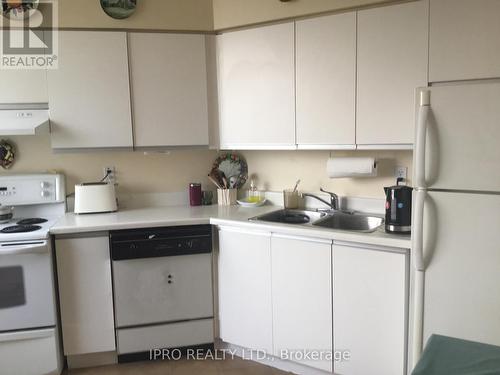 307 - 12 Laurelcrest Street, Brampton (Queen Street Corridor), ON - Indoor Photo Showing Kitchen With Double Sink