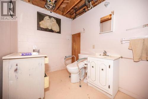 11 Avon Road, Deep River, ON - Indoor Photo Showing Bathroom