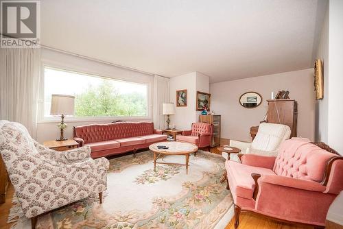 11 Avon Road, Deep River, ON - Indoor Photo Showing Living Room