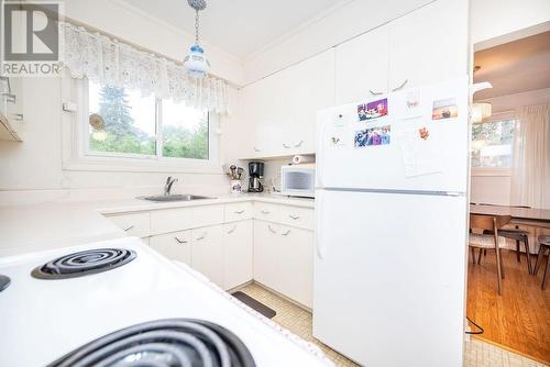 11 Avon Road, Deep River, ON - Indoor Photo Showing Kitchen