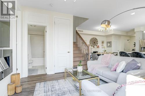 507 - 1148 Dragonfly Avenue, Pickering, ON - Indoor Photo Showing Living Room