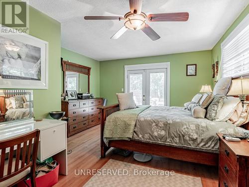 2982 Earl Street, Innisfil, ON - Indoor Photo Showing Bedroom