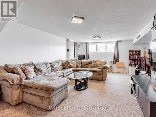 2982 Earl Street, Innisfil, ON - Indoor Photo Showing Living Room