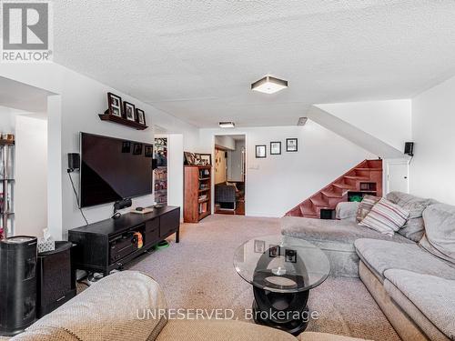 2982 Earl Street, Innisfil, ON - Indoor Photo Showing Living Room