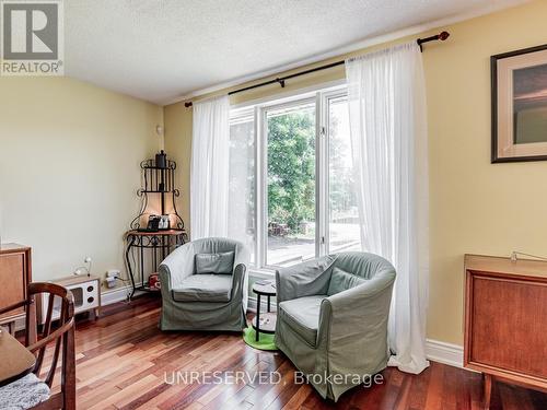 2982 Earl Street, Innisfil, ON - Indoor Photo Showing Living Room